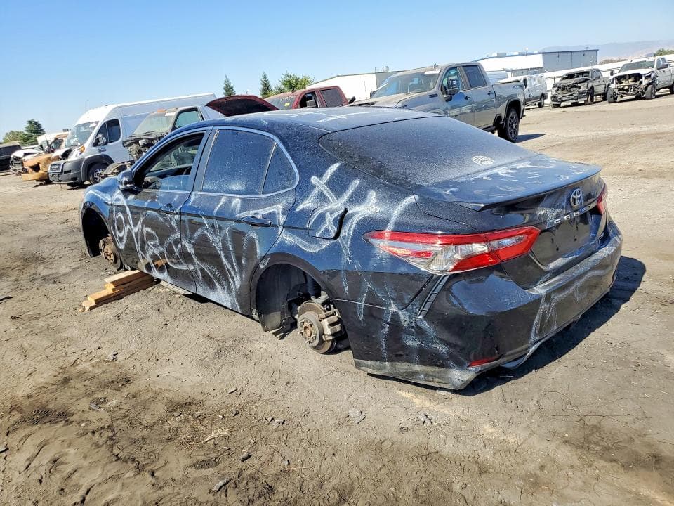 2018 TOYOTA CAMRY SE 2