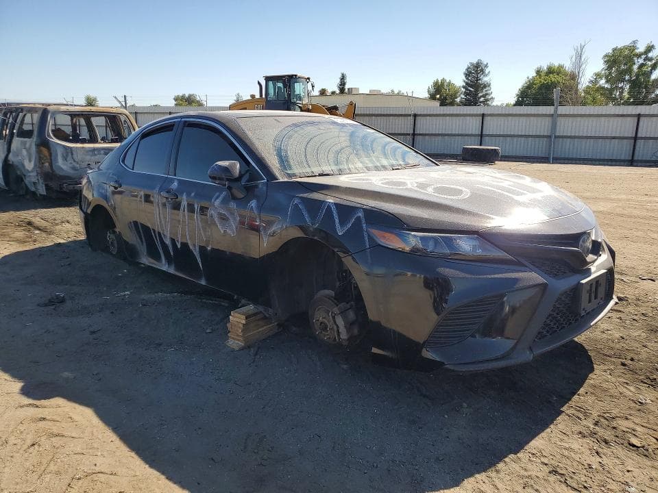 2018 TOYOTA CAMRY SE 4