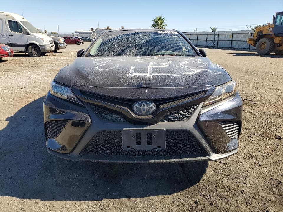 2018 TOYOTA CAMRY SE 5