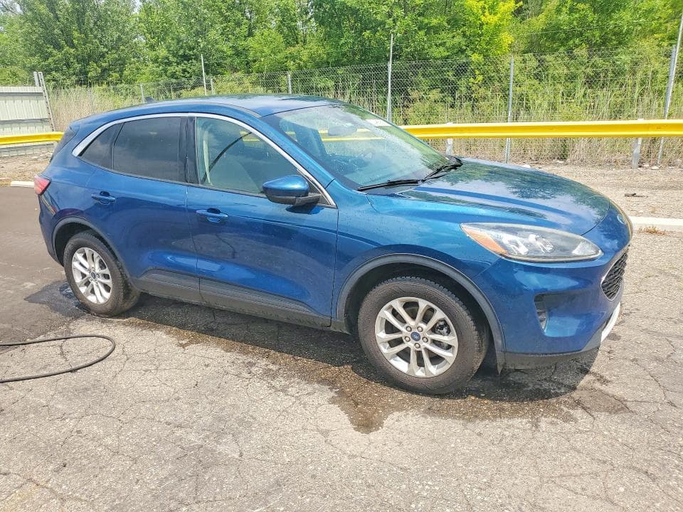 2020 FORD ESCAPE SE 4