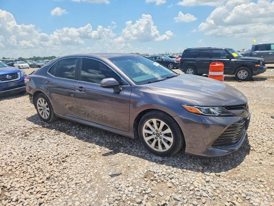 2018 TOYOTA CAMRY LE 4
