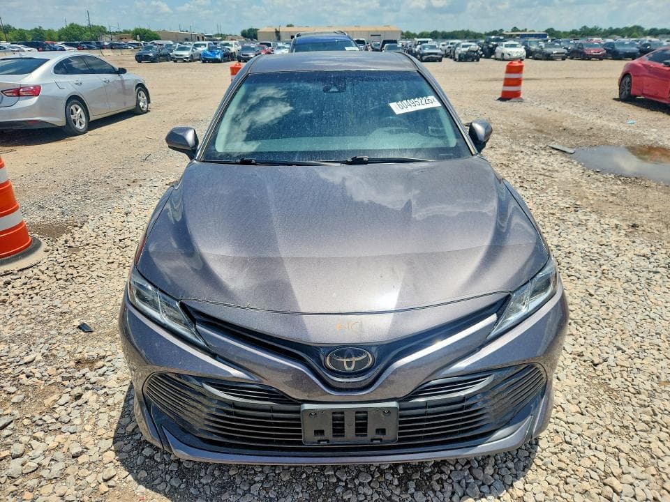 2018 TOYOTA CAMRY LE 5