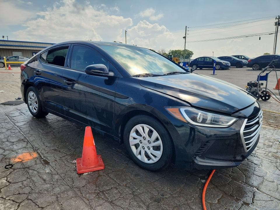 2018 HYUNDAI ELANTRA SE 4