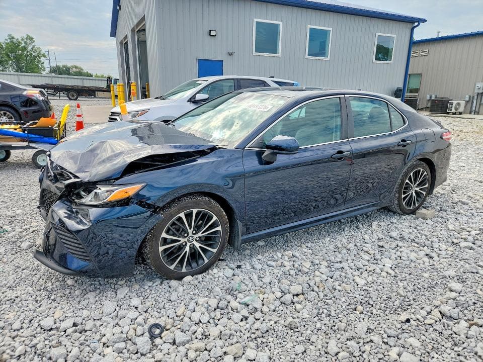 2019 TOYOTA CAMRY SE - 1
