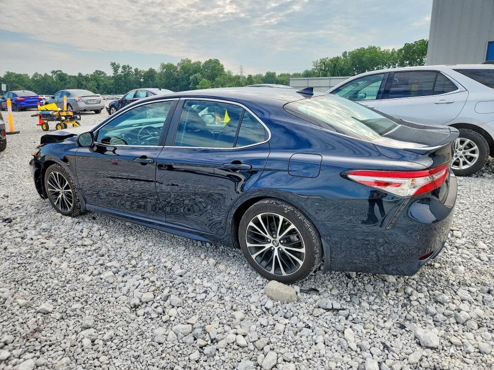2019 TOYOTA CAMRY SE 2