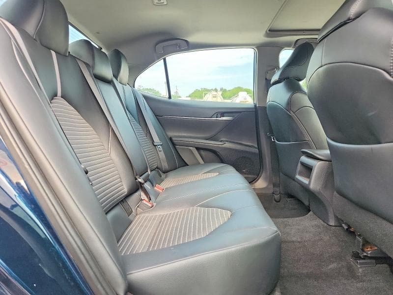 2019 TOYOTA CAMRY SE 10