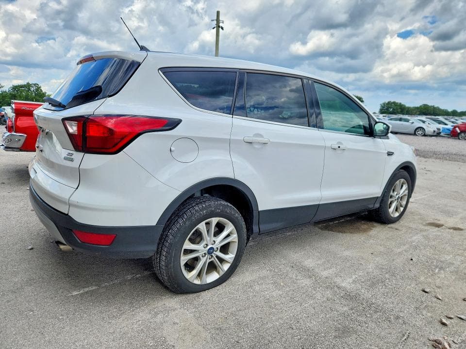2019 FORD ESCAPE SE SE 3