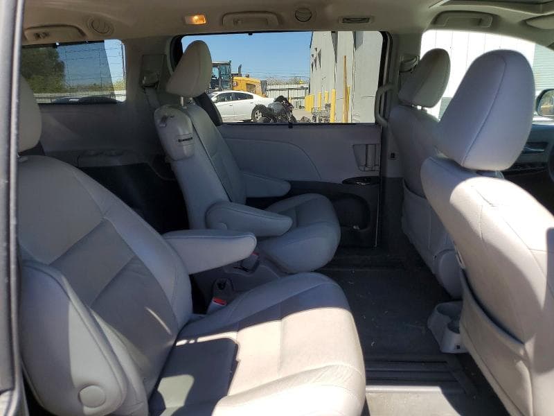 2017 TOYOTA SIENNA XLE 8-PASSENGER XLE 8-PASSENGER 11