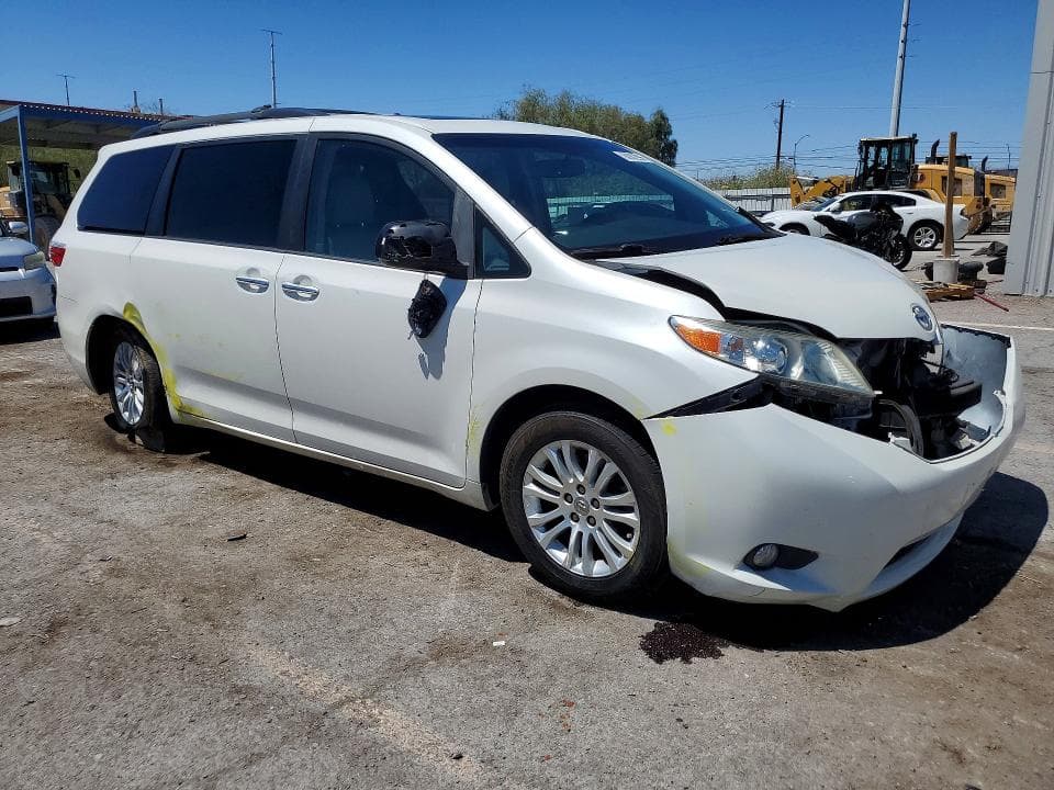 2017 TOYOTA SIENNA XLE 8-PASSENGER XLE 8-PASSENGER 4
