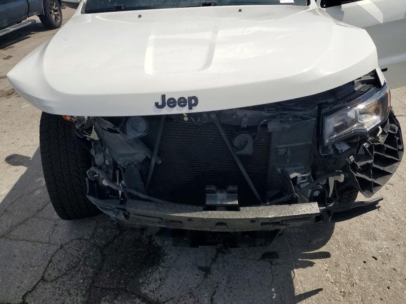 2018 JEEP GRAND CHEROKEE LAREDO 11