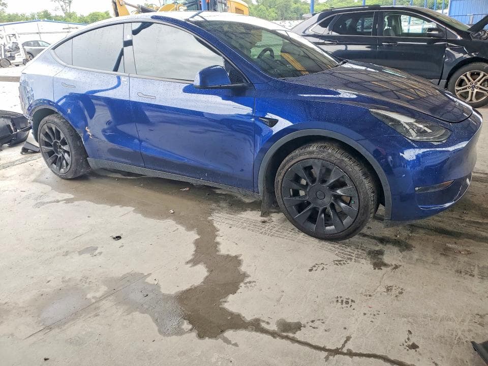 2024 TESLA MODEL Y 4