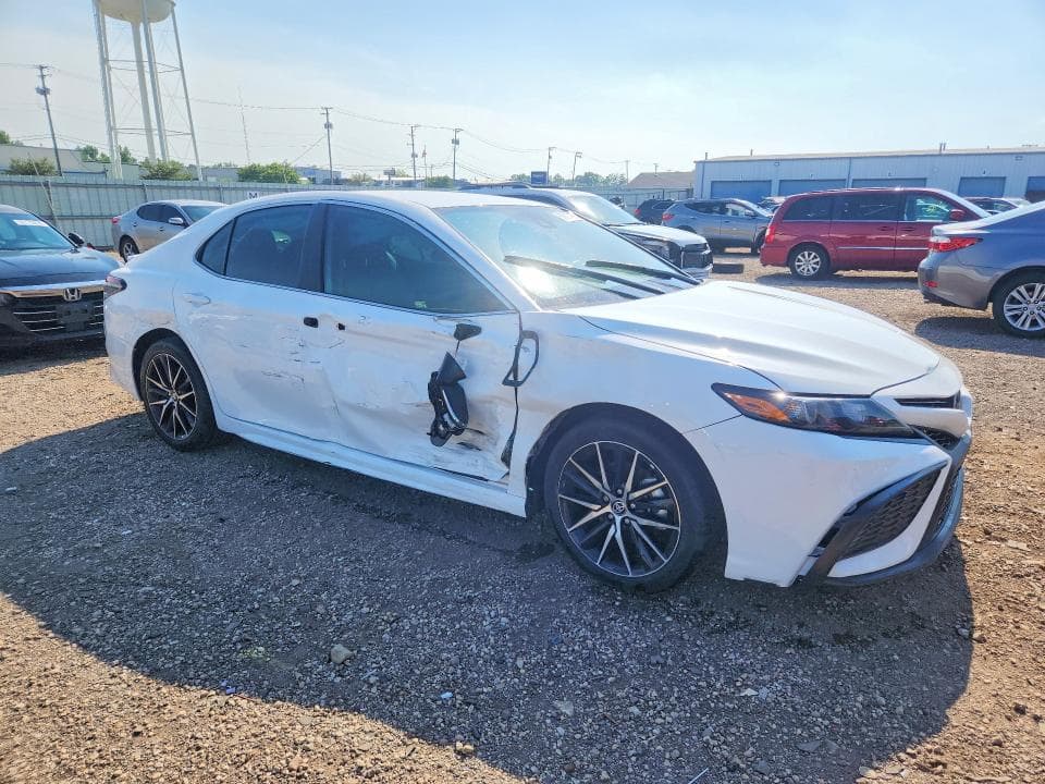2024 TOYOTA CAMRY SE 4