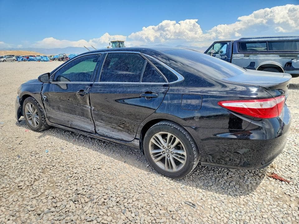 2017 TOYOTA CAMRY SE 2