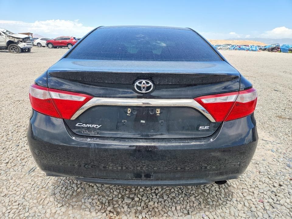 2017 TOYOTA CAMRY SE 6