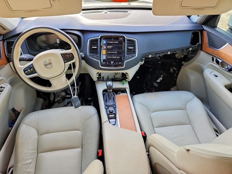 2021 VOLVO XC90 T5 MOMENTUM 8