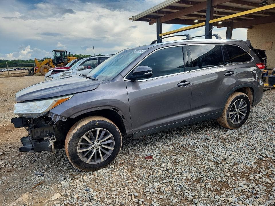 2019 TOYOTA HIGHLANDER XLE - 1