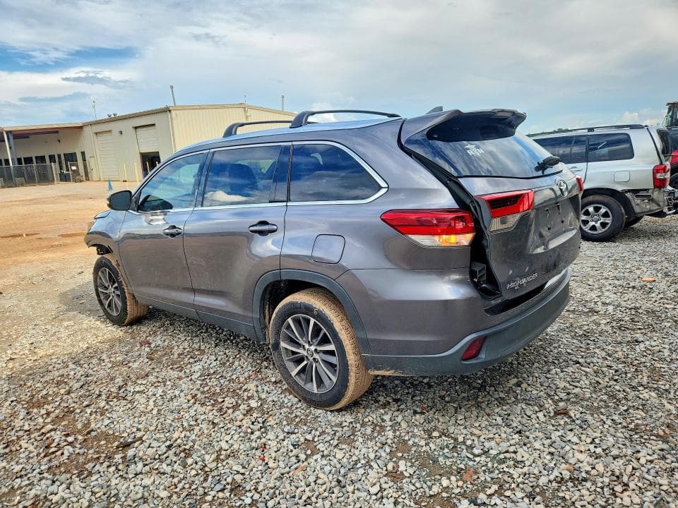 2019 TOYOTA HIGHLANDER XLE 2