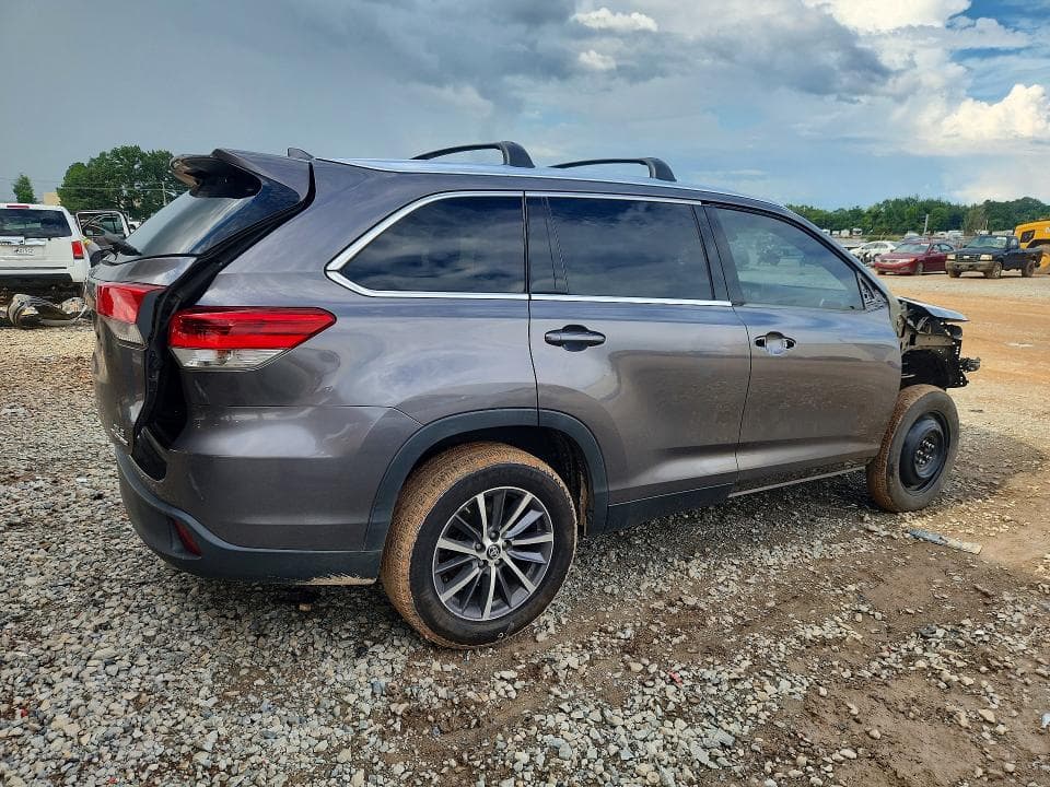 2019 TOYOTA HIGHLANDER XLE 3