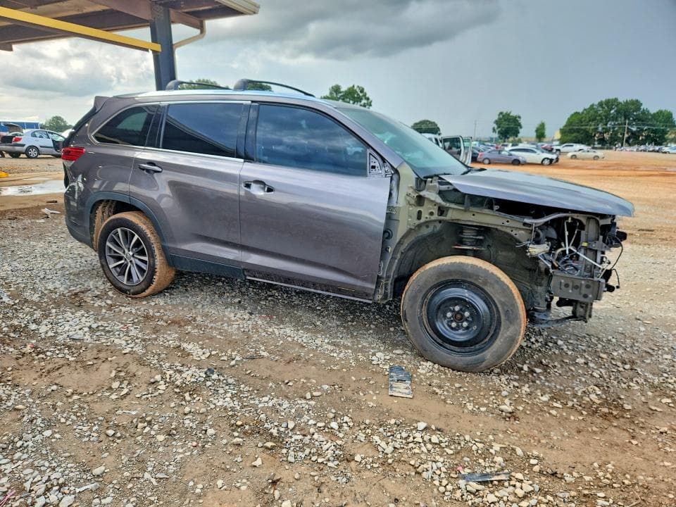 2019 TOYOTA HIGHLANDER XLE 4