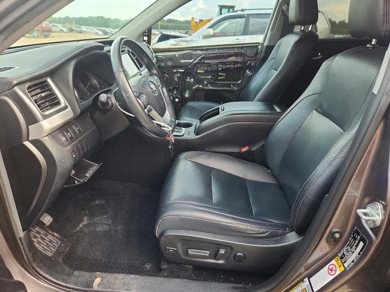 2019 TOYOTA HIGHLANDER XLE 7
