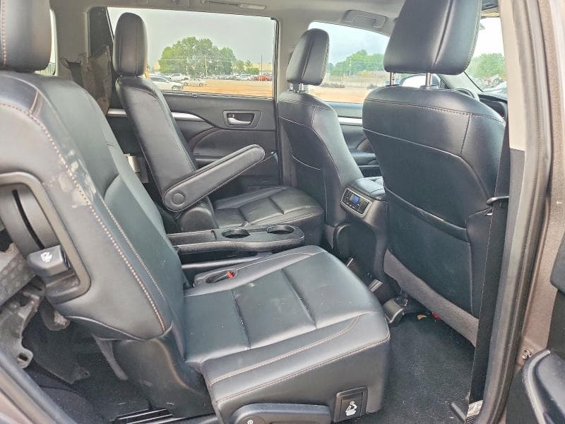 2019 TOYOTA HIGHLANDER XLE 10