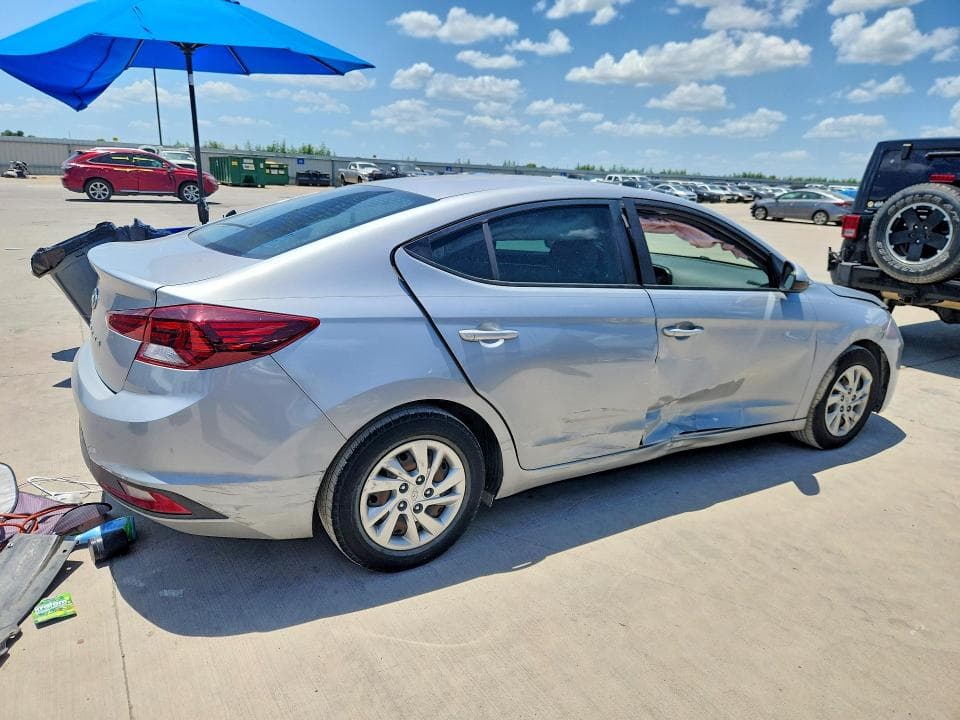 2020 HYUNDAI ELANTRA SE 3