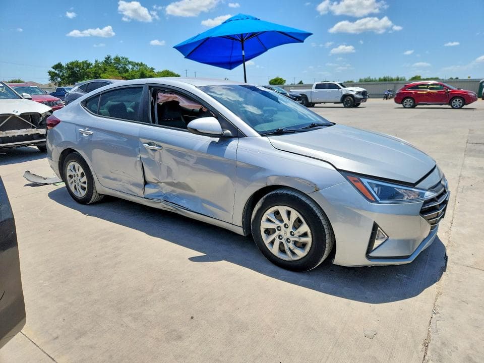2020 HYUNDAI ELANTRA SE 4