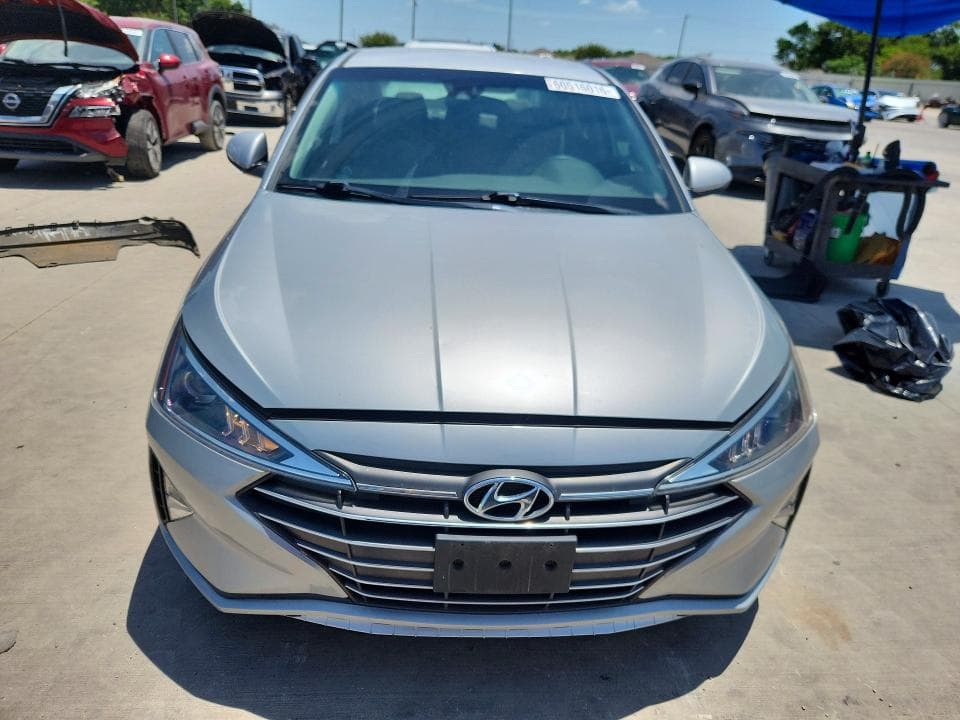 2020 HYUNDAI ELANTRA SE 5