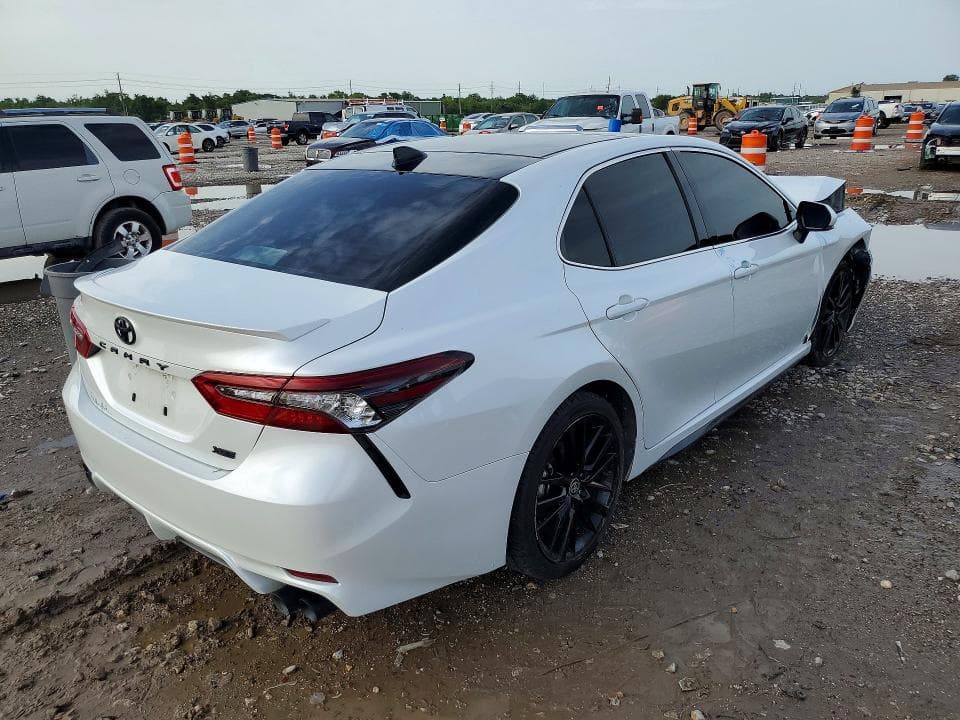 2023 TOYOTA CAMRY XSE 3