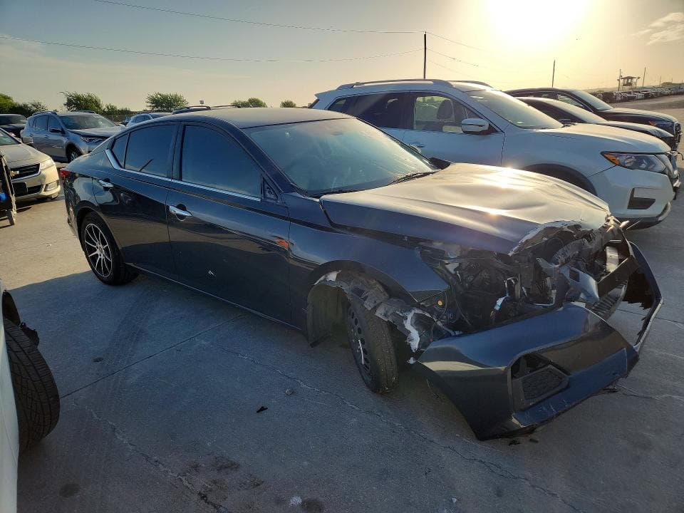2022 NISSAN ALTIMA SV 4