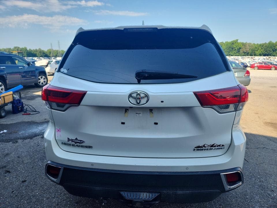 2018 TOYOTA HIGHLANDER LIMITED 6