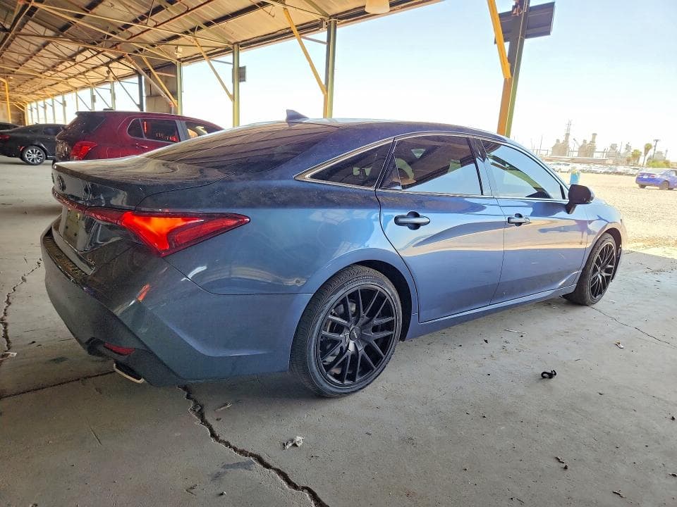 2022 TOYOTA AVALON XLE 3