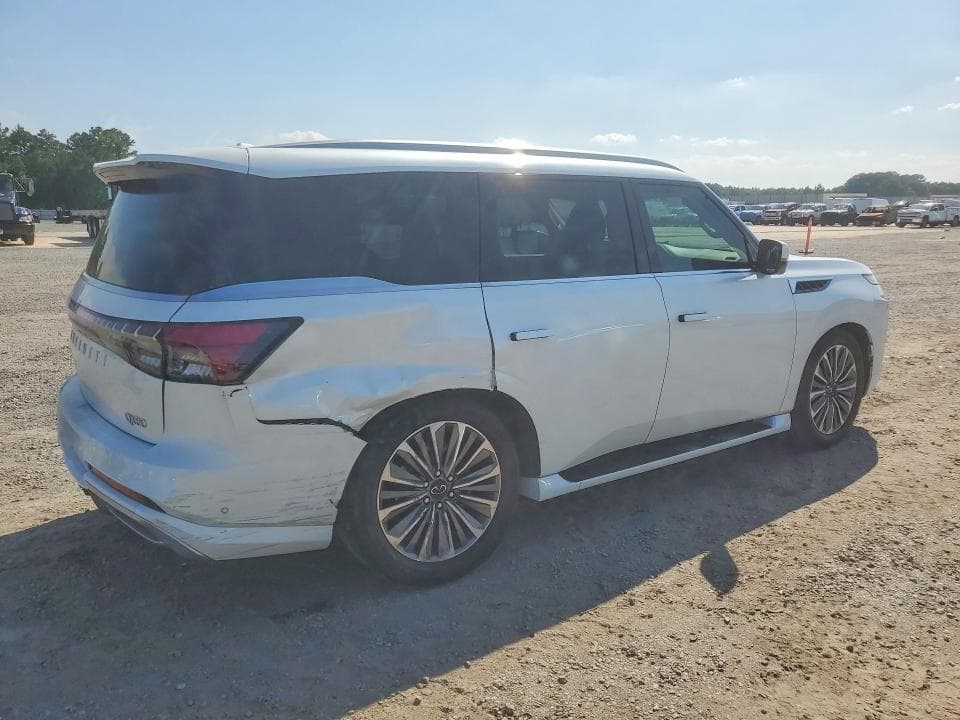 2025 INFINITI QX80 LUXE 3