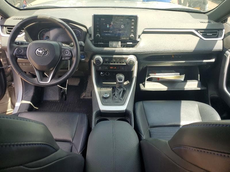 2020 TOYOTA RAV4 XSE 8
