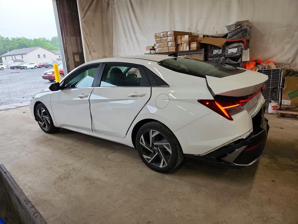 2025 HYUNDAI ELANTRA LIMITED 4
