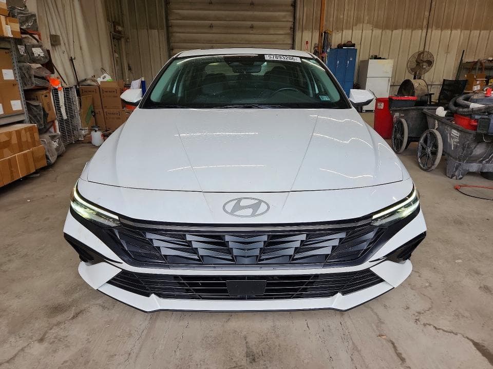 2025 HYUNDAI ELANTRA LIMITED 10