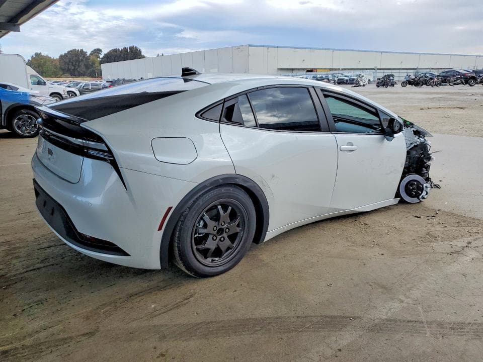2026 TOYOTA PRIUS PLUG-IN HYBRID SE 3