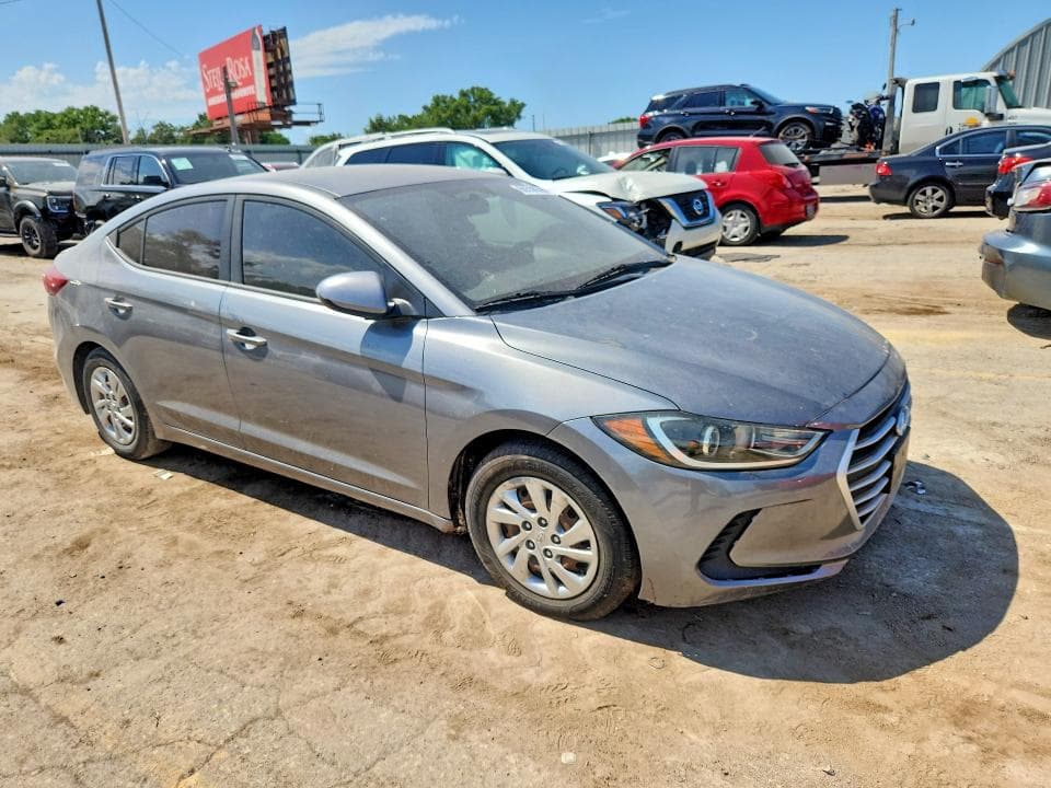 2017 HYUNDAI ELANTRA SE SE 4
