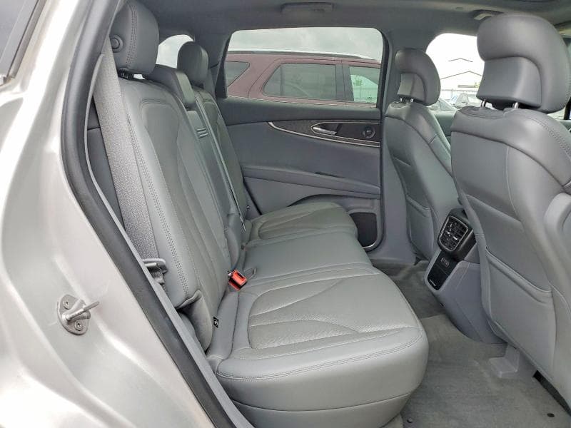 2019 LINCOLN NAUTILUS RESERVE 11