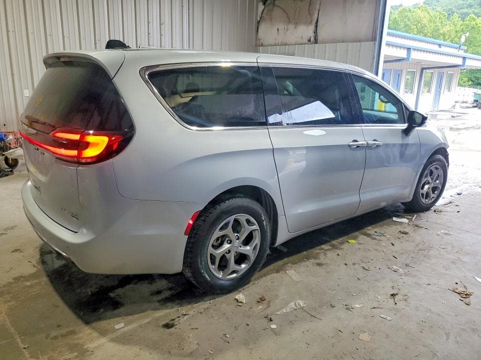 2024 CHRYSLER PACIFICA LIMITED 3