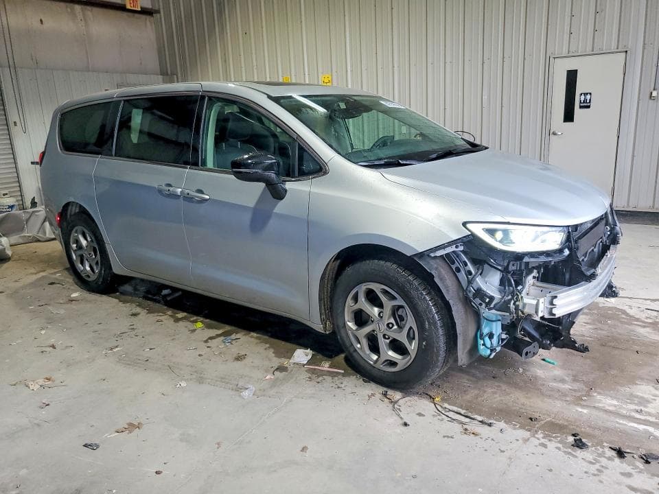 2024 CHRYSLER PACIFICA LIMITED 4