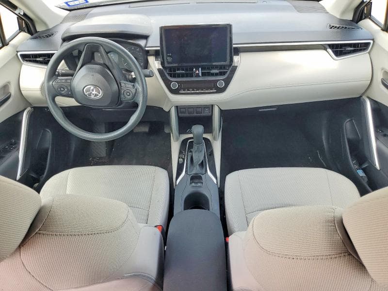 2025 TOYOTA COROLLA CROSS L 8