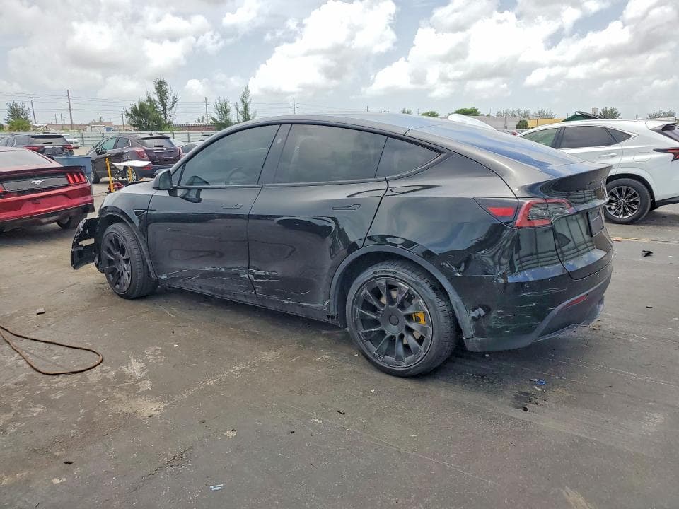 2024 TESLA MODEL Y 2