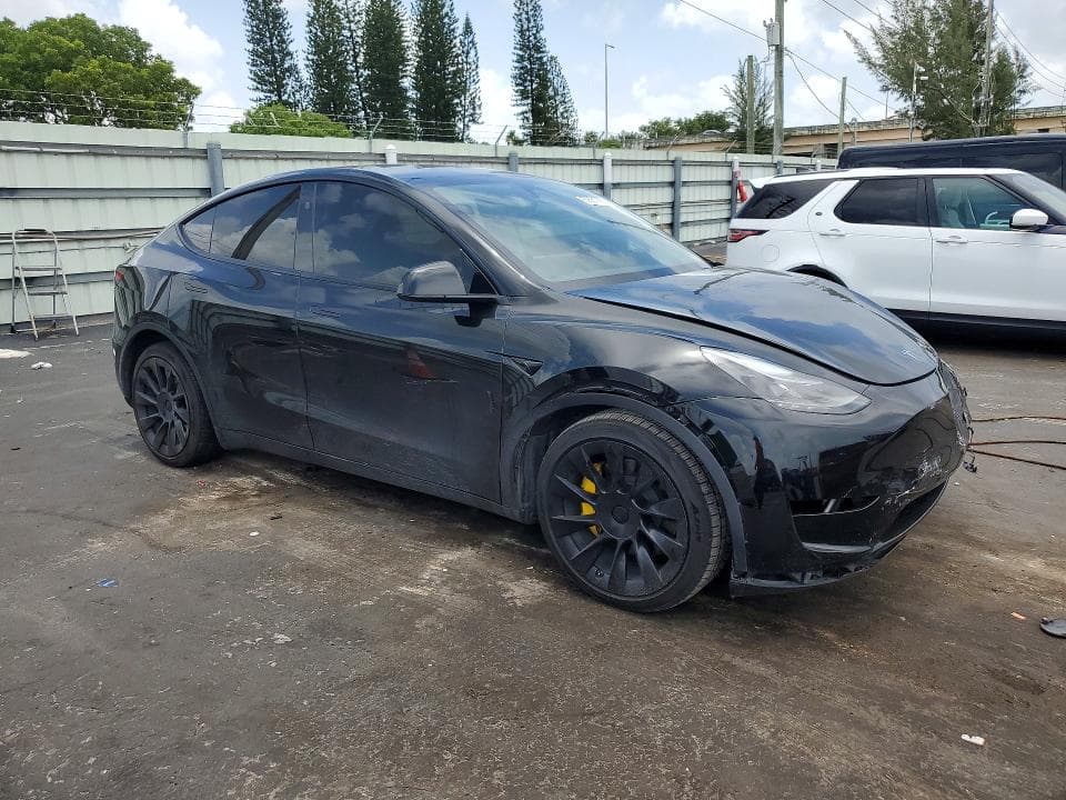 2024 TESLA MODEL Y 4
