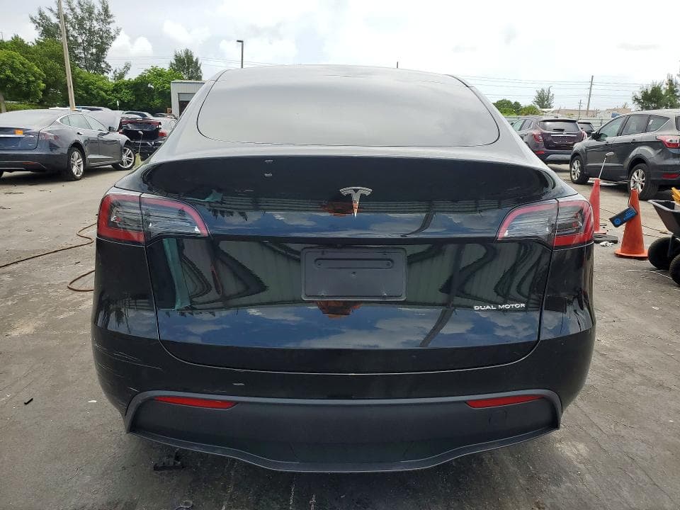 2024 TESLA MODEL Y 6