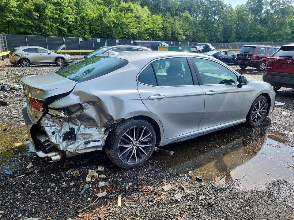 2021 TOYOTA CAMRY SE 3