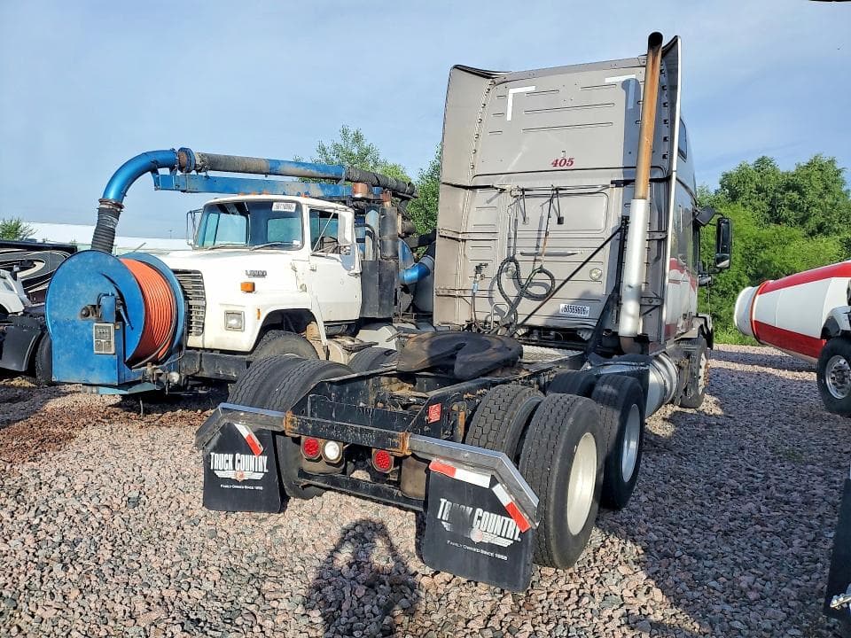 2017 VOLVO VN VNL 3
