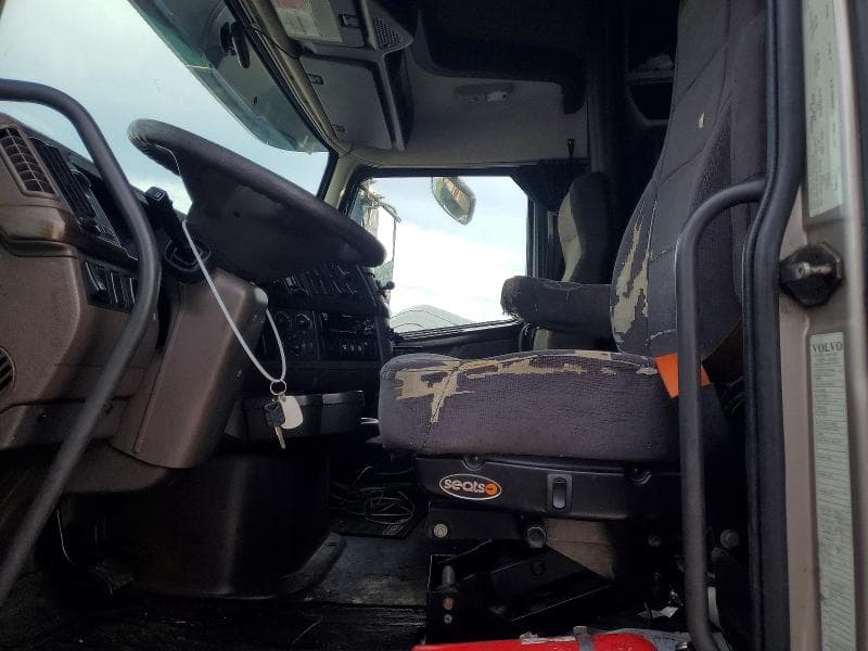 2017 VOLVO VN VNL 7