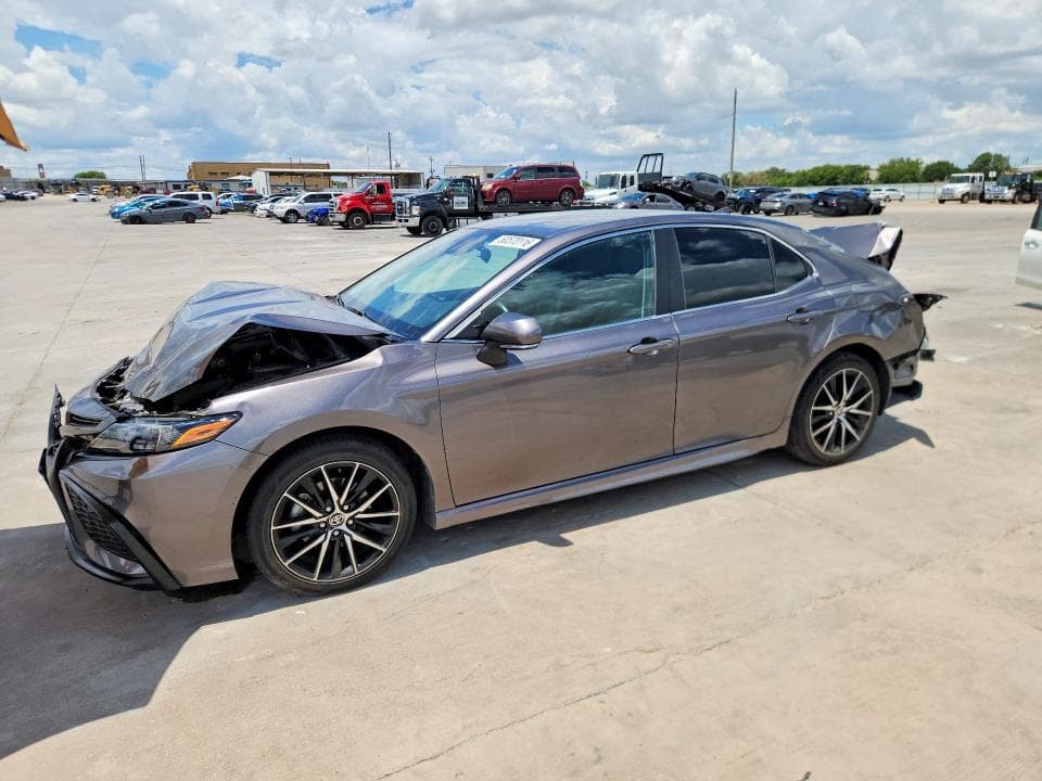 2024 TOYOTA CAMRY SE - 1