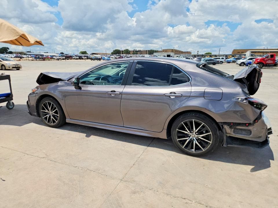 2024 TOYOTA CAMRY SE 2
